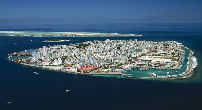 Another view of Malé